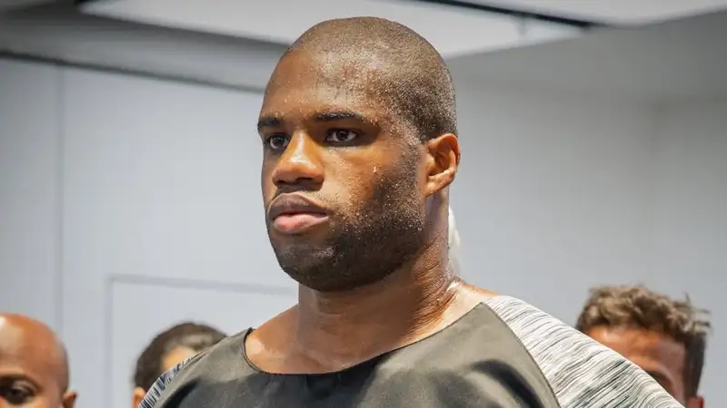 Дюбуа отказался от боя с Паркером из-за травмы