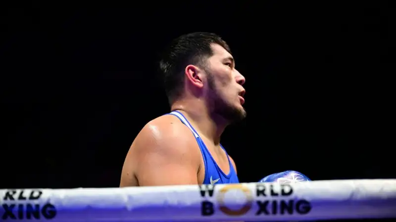 Казахский боксёр сразится с двукратным олимпийским чемпионом за финал ЧМ: топовый тренер дал совет казахстанцу