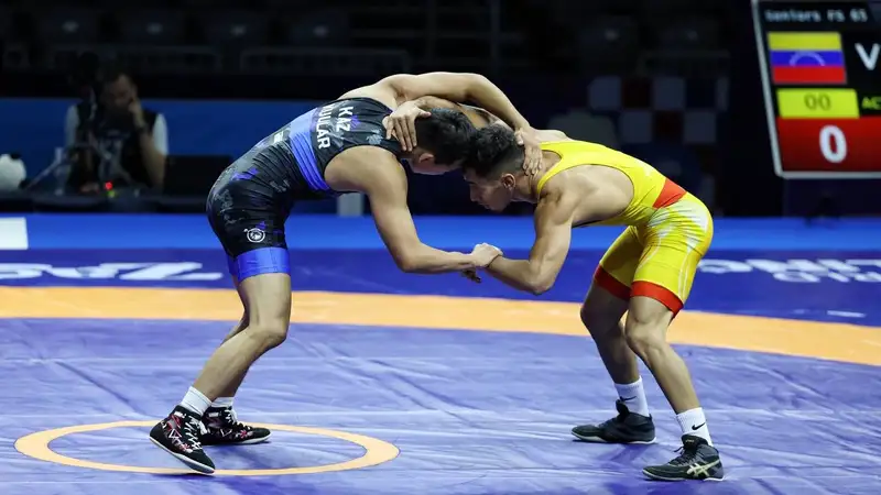 Казахстанский борец вылетел с чемпионата мира после поражения россиянина от японца