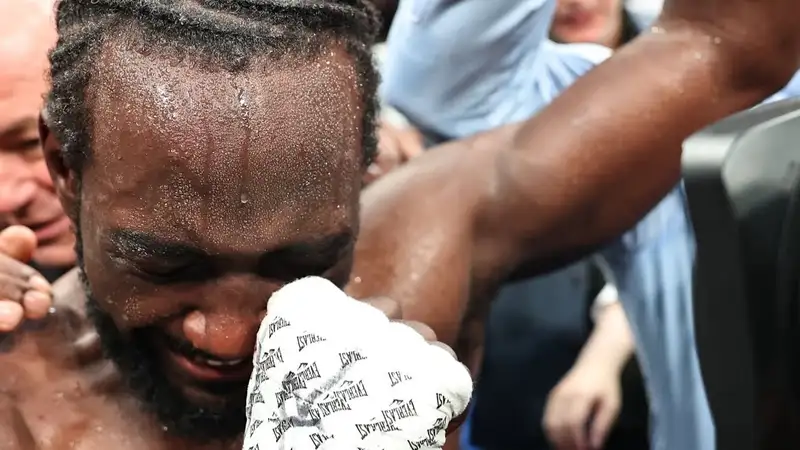 Легендарный боксёр посоветовал Кроуфорду завершить карьеру