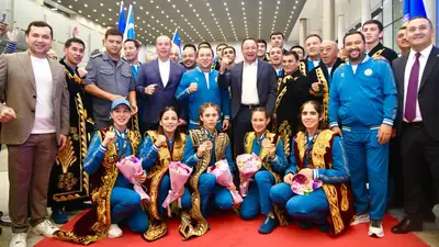Узбеков встретили в Ташкенте 