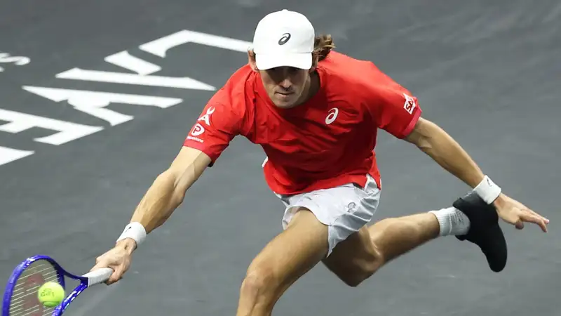 Де Минаур победил Меншика в матче Кубка Лэйвера-2025