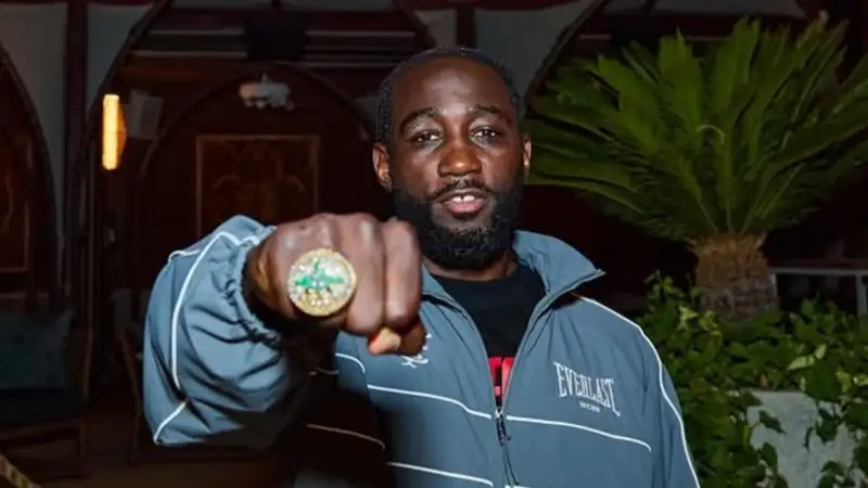 Известный тренер назвал боксёров, которые могут побить Кроуфорда