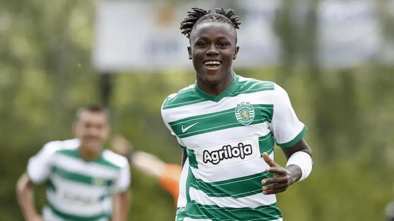 Кенда обменялся футболками с Сатпаевым 