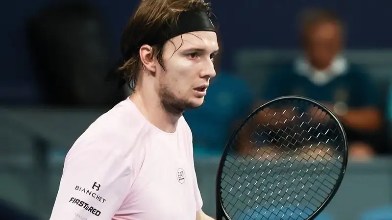 Бублик стал четвёртым теннисистом, вышедшим в этом сезоне в финал на всех покрытиях