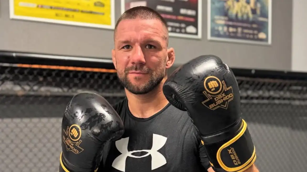Стало известно, кто заменит уроженца Казахстана в главном бою турнира UFC