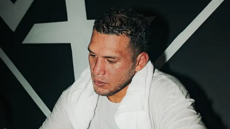 "Альварес на спаде": Бенавидес высказался о победе Кроуфорда над "Канело"