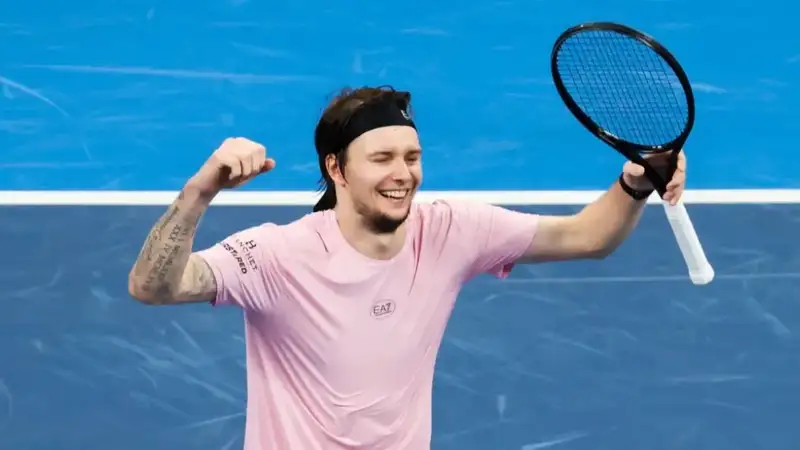 Лучший теннисист Казахстана признался, что воровал конфеты в магазине и жалел о сказанном