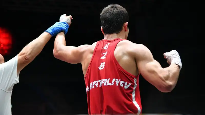 Спаситель казахского бокса на Олимпиаде снова проиграл звезде узбекского спорта