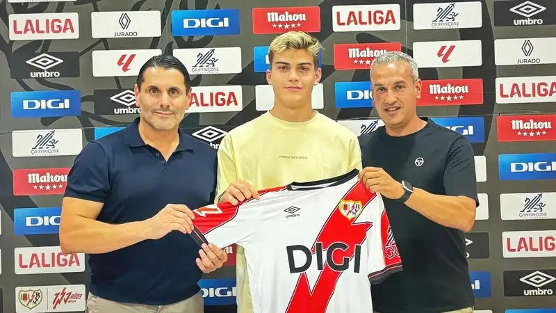 Казахстанский футболист подписал контракт с испанским клубом