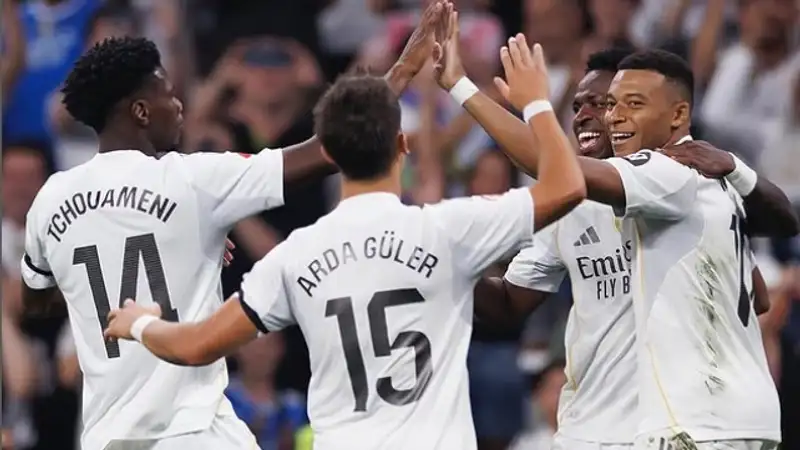 Мбаппе с лопатой