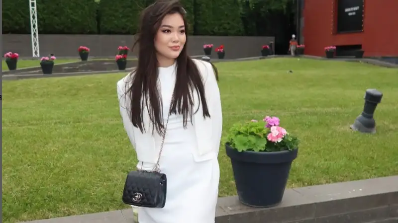 Беллингем встретил любовь в Алматы 