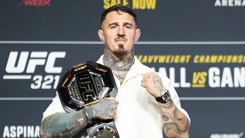 Том Аспиналл