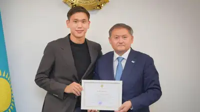 Самый популярный футболист Казахстана получил образовательный грант 