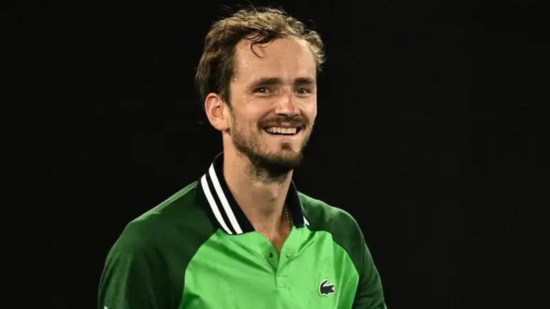 Медведев пробился в 1/8 финала "Мастерса" в Шанхае