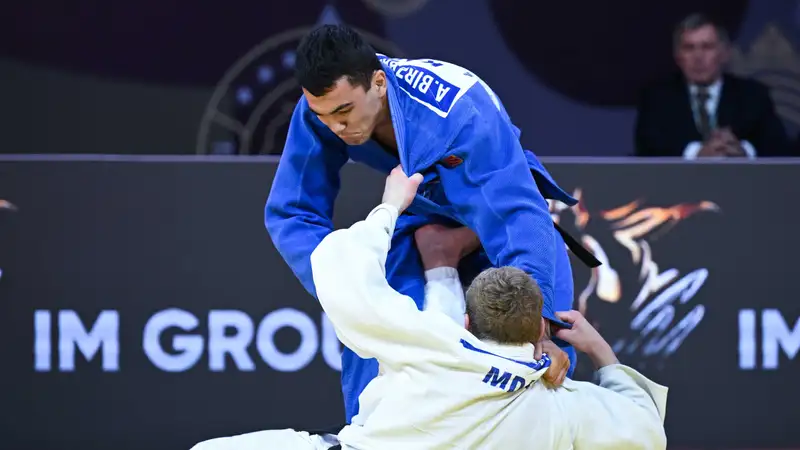 Казахстанский дзюдоист продолжает борьбу за медаль ЧМ-2025 среди юниоров