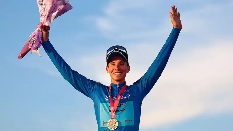 Герой "Джиро 2025" продлил контракт с "Астаной