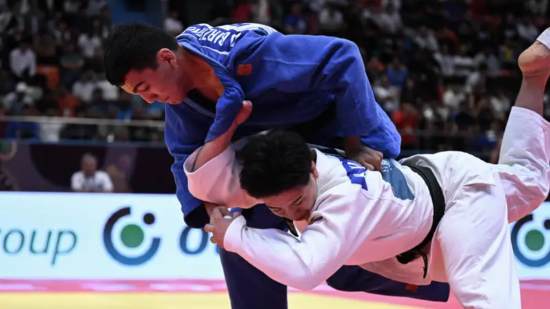 Казахстанский дзюдоист уступил узбеку в схватке за "бронзу" ЧМ-2025 среди юниоров