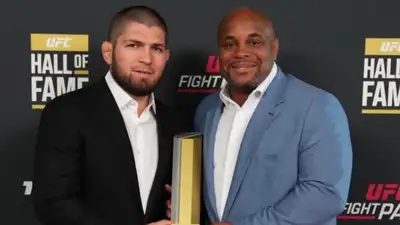 Бывший чемпион UFC рассказал, как помог Хабибу во время боя с Макгрегором