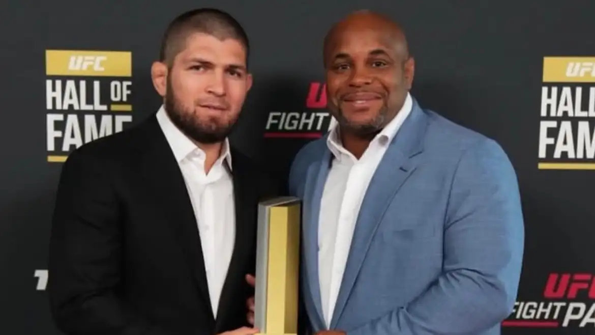 Бывший чемпион UFC рассказал, как помог Хабибу во время боя с Макгрегором