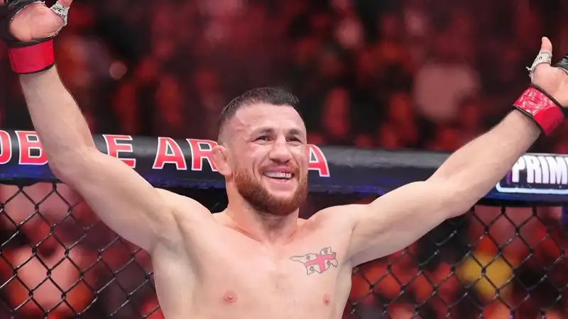 Экс-чемпион UFC назвал единственного бойца, который способен одолеть Двалишвили