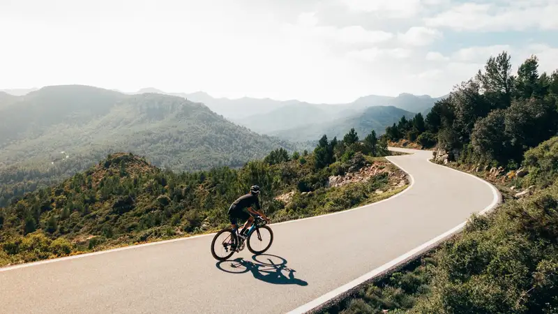 Велогонщик был сбит грузовиком во время тренировки