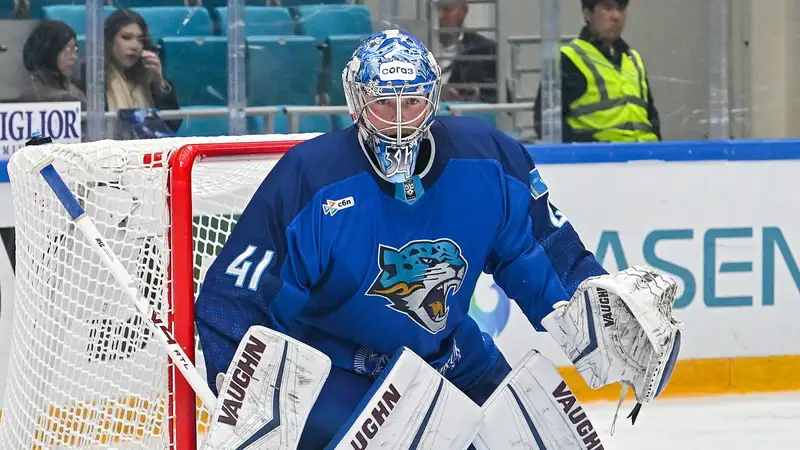 Сейв вратаря "Барыса" вошёл в ТОП-10 спасений КХЛ