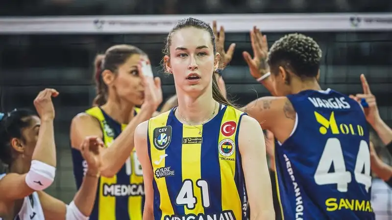 Лиза Сафронова