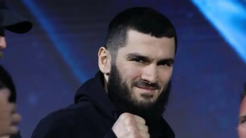 Артур Бетербиев