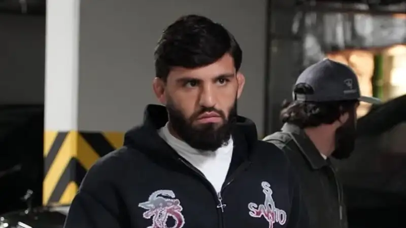 "Я зол на тебя": чемпион UFC обратился к Арману Царукяну