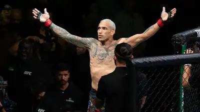 Досрочно завершился бой между Оливейрой и Гамротом на турнире UFC