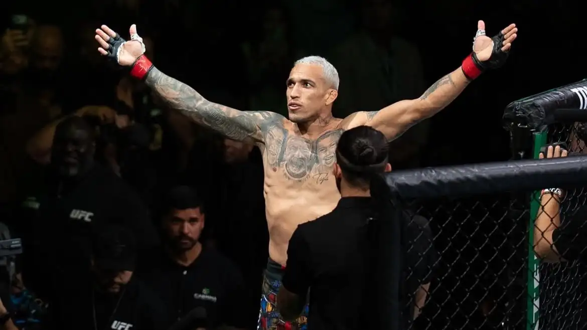 Досрочно завершился бой между Оливейрой и Гамротом на турнире UFC