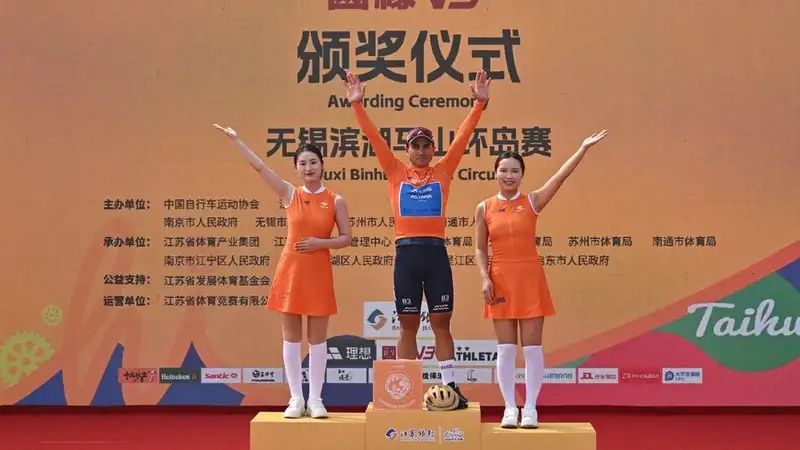 Попавший в завал гонщик &quot;Астаны&quot; выиграл многодневную гонку в Китае