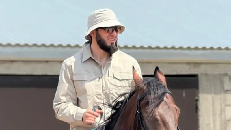 Ислам Махачев