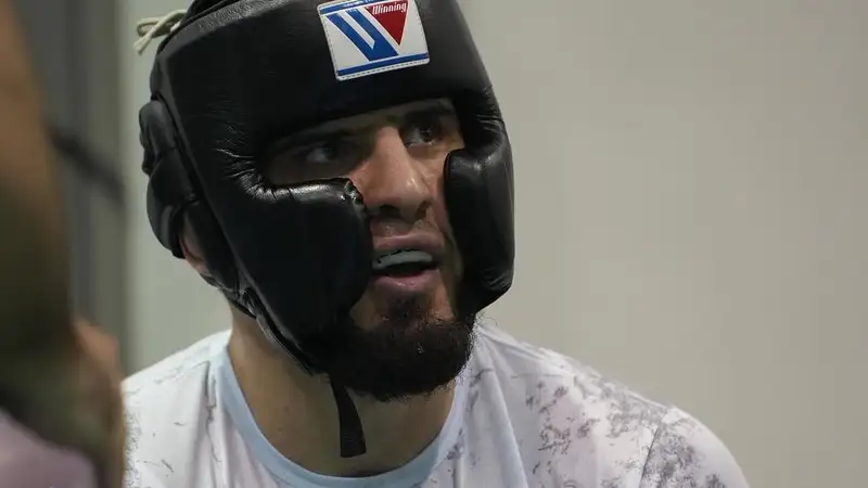 Ислам Махачев прибыл в Нью-Йорк, где пройдёт бой с Джеком Делла Маддаленой