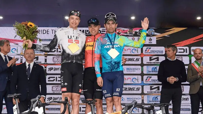 Гонщик &quot;Астаны&quot; завершил сезон на третьем месте