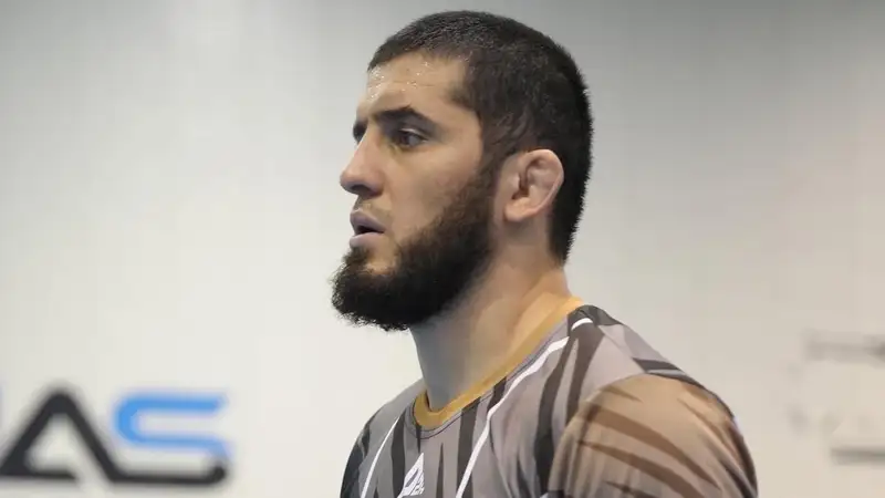 Ислам Махачев