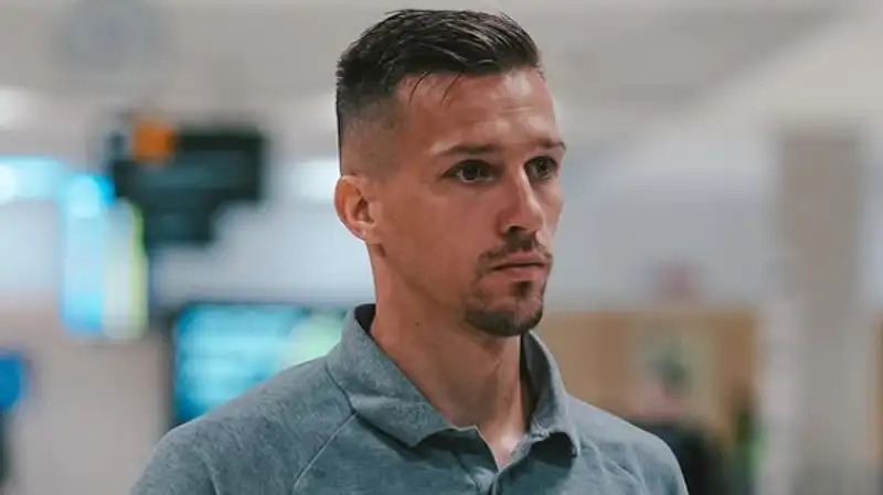 "Пафос" вылетел в Алматы