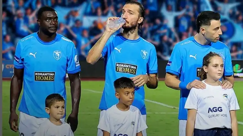 "Пафос" отправил два самолета в Алматы