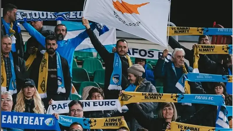 250 фанатов с Кипра