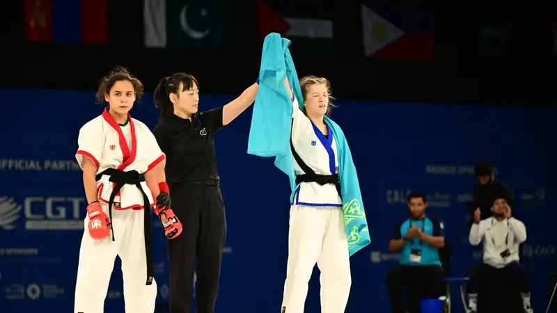 Казашка "удосрочила" соперницу из Таджикистана на Азиаде