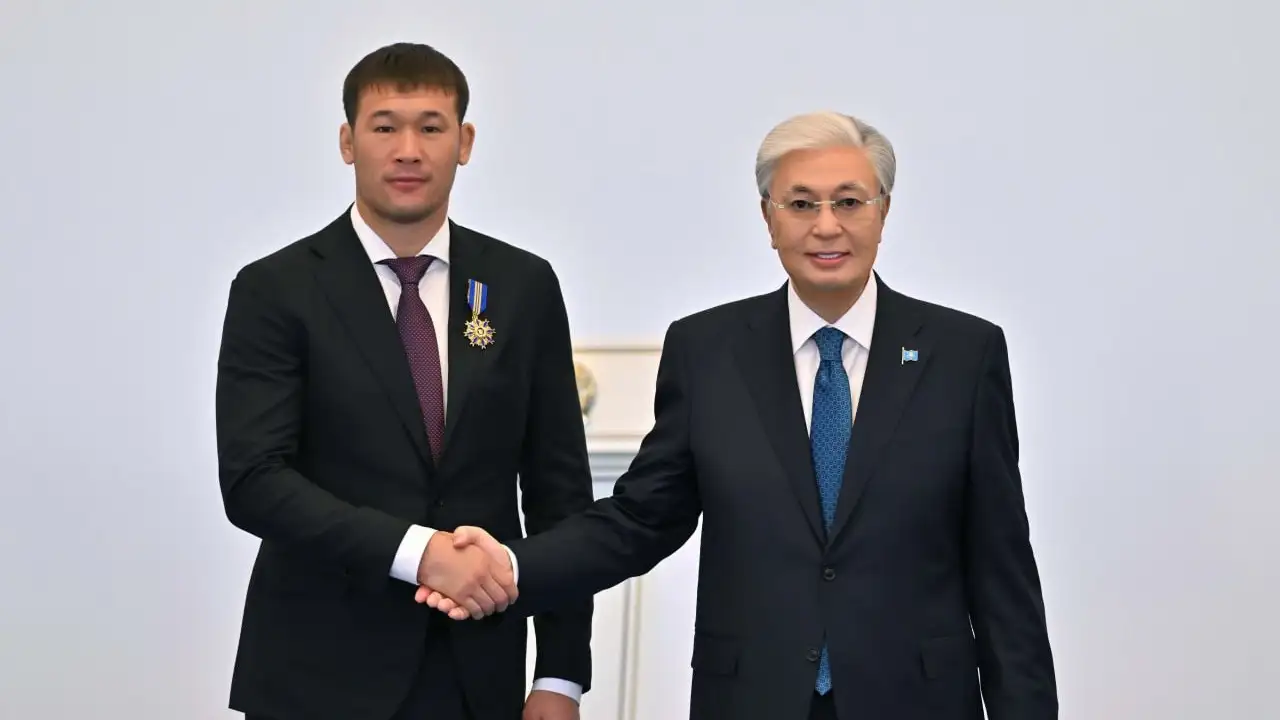 Шавкат Рахмонов получил орден "Барыс" из рук Касым-Жомарта Токаева Шавкат Рахмонов получил орден "Барыс" из рук Касым-Жомарта Токаева