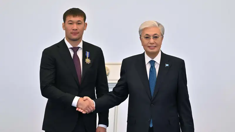 Шавкат Рахмонов получил орден "Барыс" из рук Касым-Жомарта Токаева