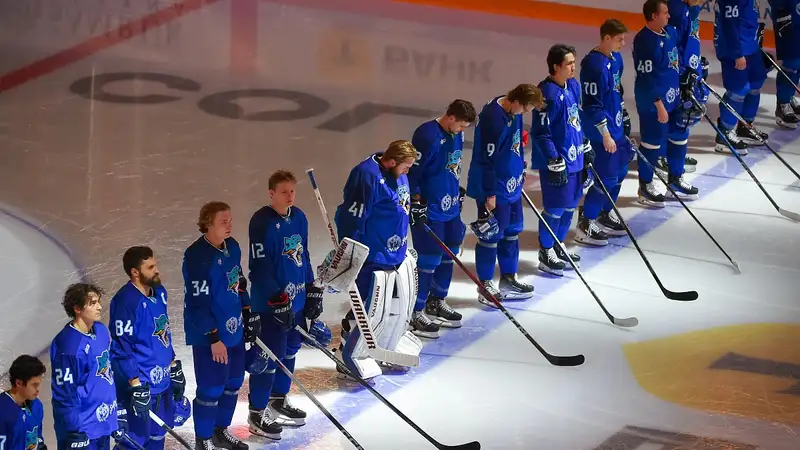 Как выглядит турнирная таблица КХЛ перед матчем "Нефтехимик" - "Барыс"