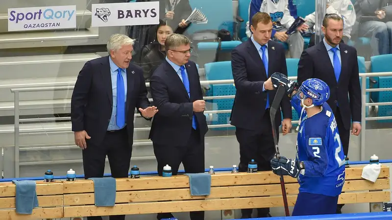 "Вместо игры страдал фигнёй": в России раскритиковали игрока "Барыса" после поражения от "Нефтехимика" в КХЛ