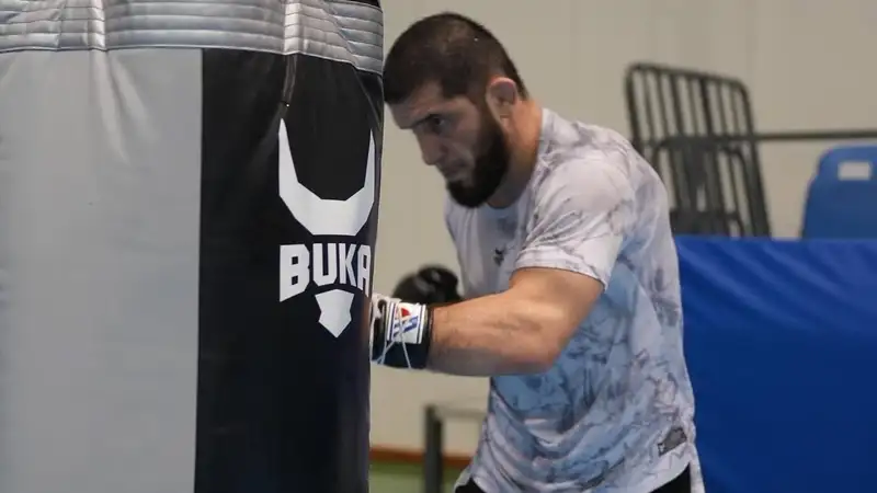 Ислам Махачев