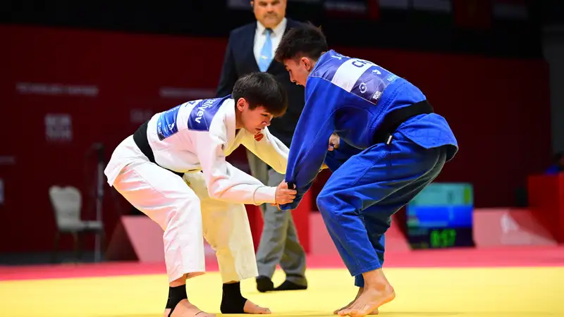 Дзюдоист из Казахстана блестящим разгромом оформил выход в полуфинал Азиатских игр
