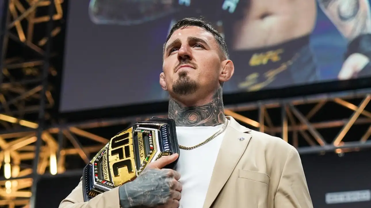 Том Аспиналл  Том Аспиналл