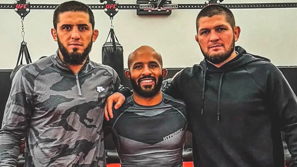 Экс-чемпион UFC высказался о бое Махачев - Маддалена: Поединок может пройти по двум сценариям Экс-чемпион UFC высказался о бое Махачев - Маддалена: Поединок может пройти по двум сценариям