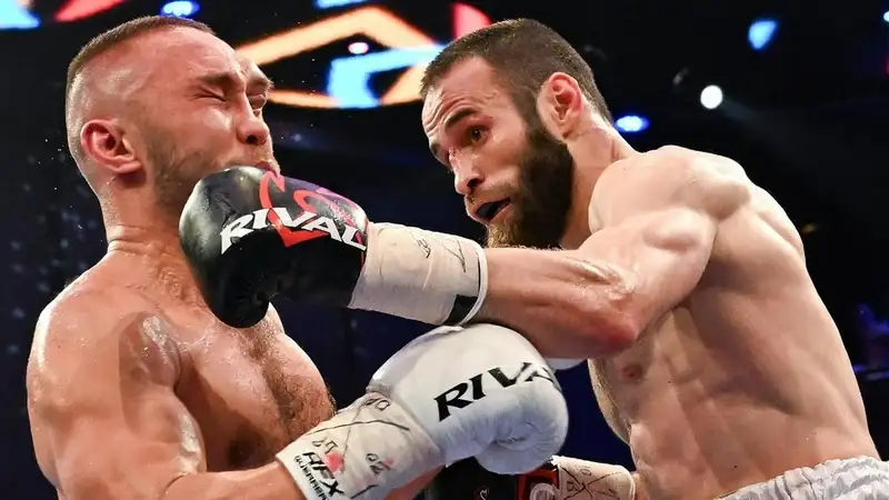 Разгромным решением судей и нокдауном завершился бой боксёра из Казахстана с непобеждённым чеченцем